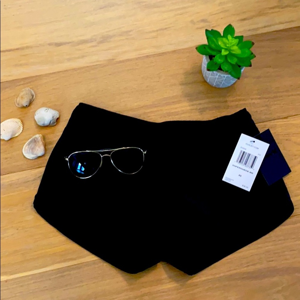 Hurley NWT Black Supersuede Beach Rider Board XS